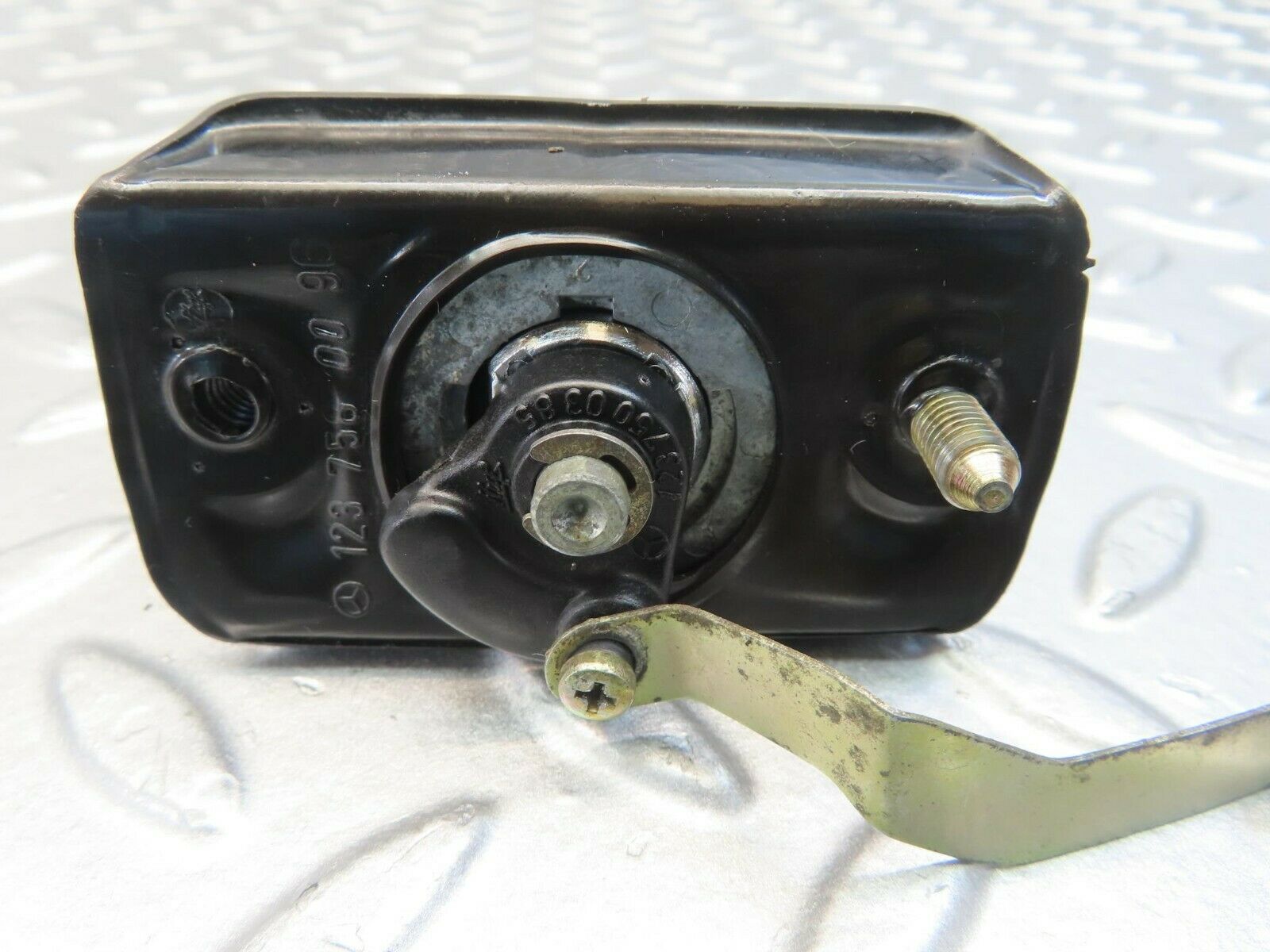 11414 Mercedes-Benz C123 230CE Coupe Trunk Lock No Key 1237580096