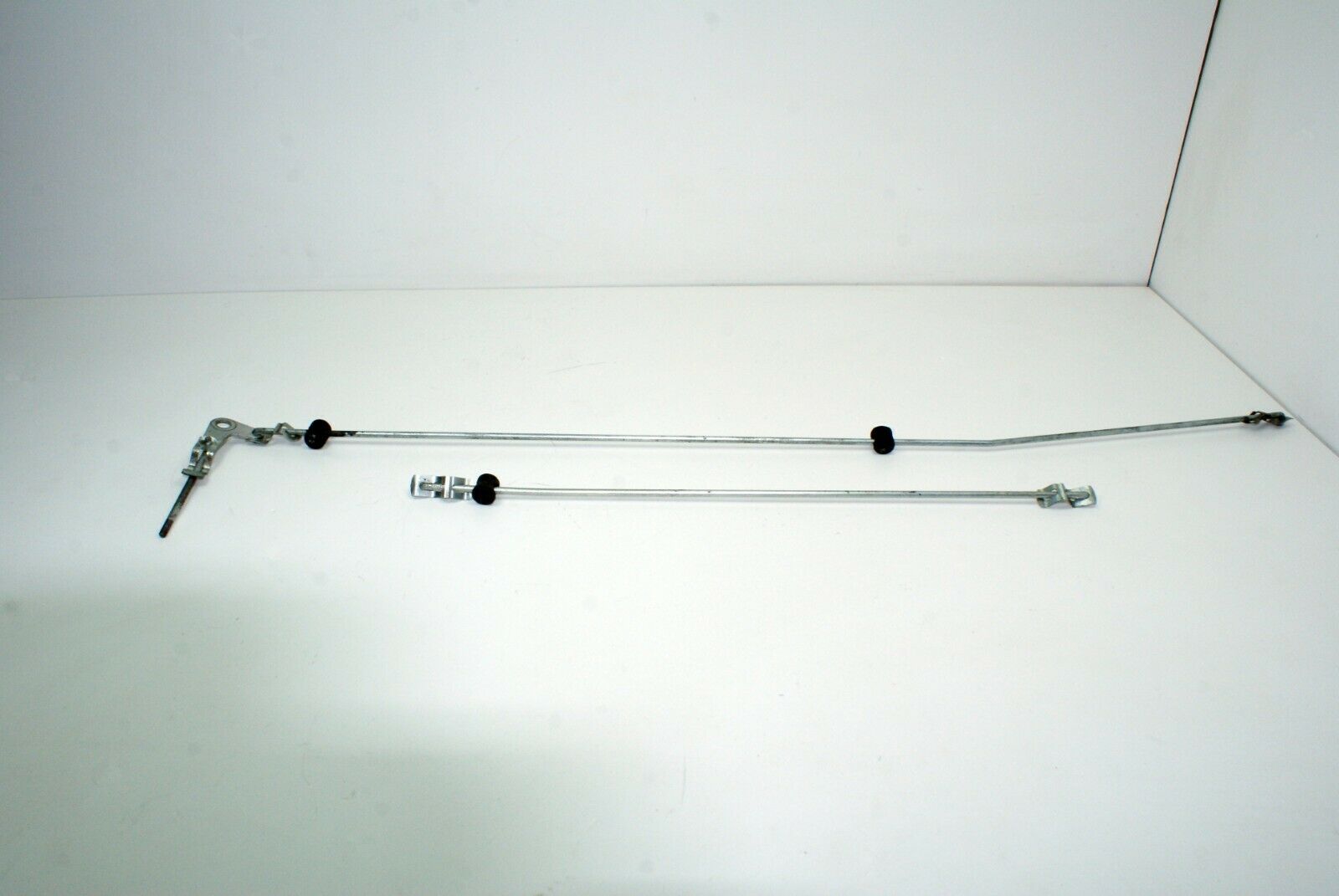 2072 Mercedes-Benz W105 219 PONTON Door Lock Control Bar Rear Left