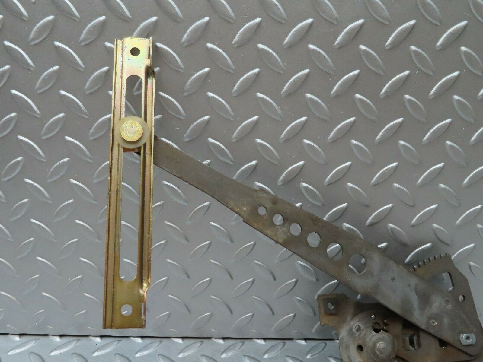 4481 Mercedes-Benz W123 230E Rear Right Manual Window Regulator 1237302046