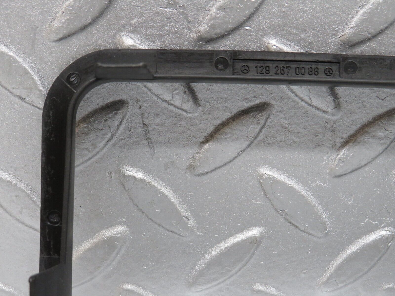 39626 Mercedes-Benz R129 320SL Coupe Gear Selector Surround Trim 1292670088