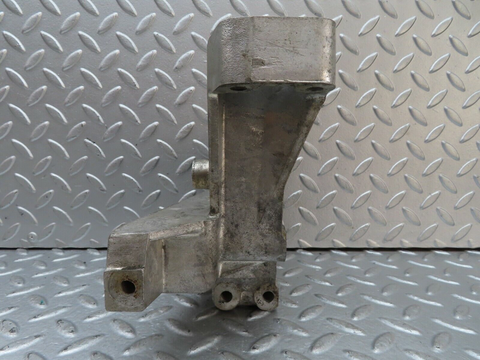 19220 Mercedes-Benz W123 300D Power Steering Pump Bracket 6154660441