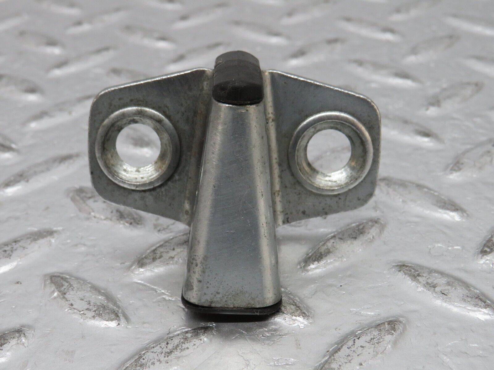 32377 Mercedes-Benz S124 300TE Wagon Door Lock Latch