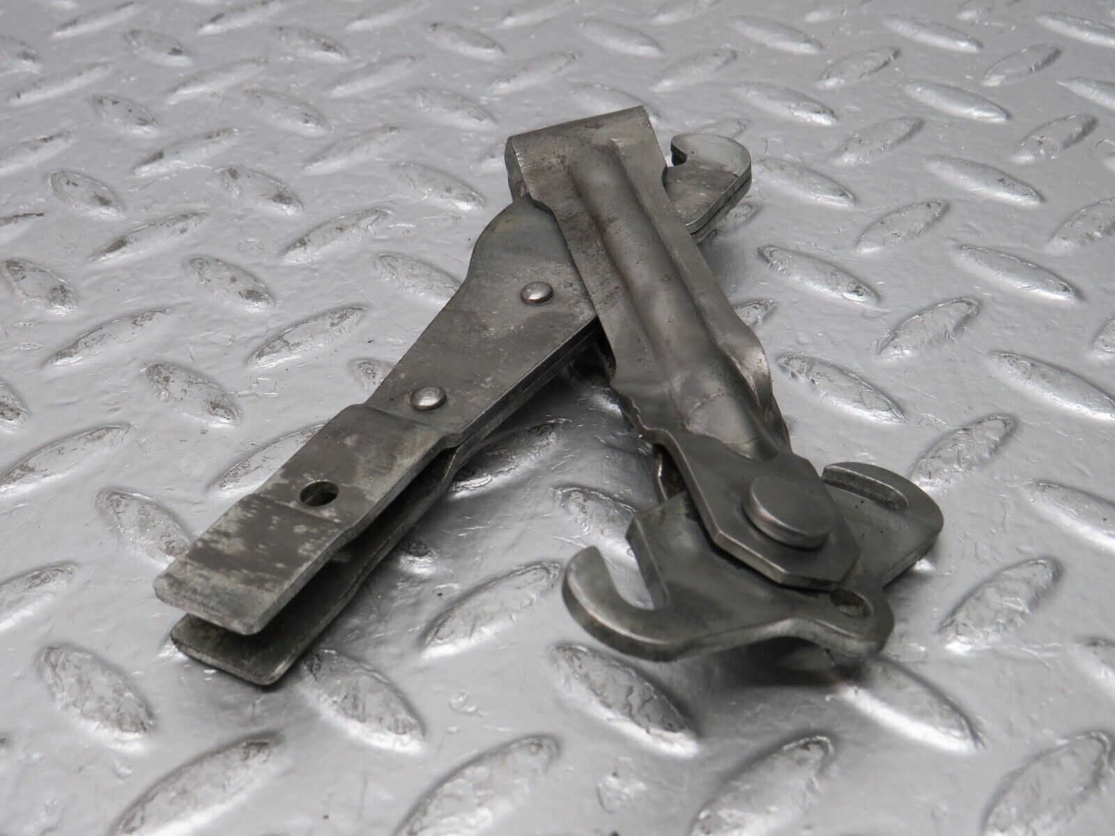 31156 Mercedes-Benz W123 200D Handbrake Adjusting Handbrake Regulator