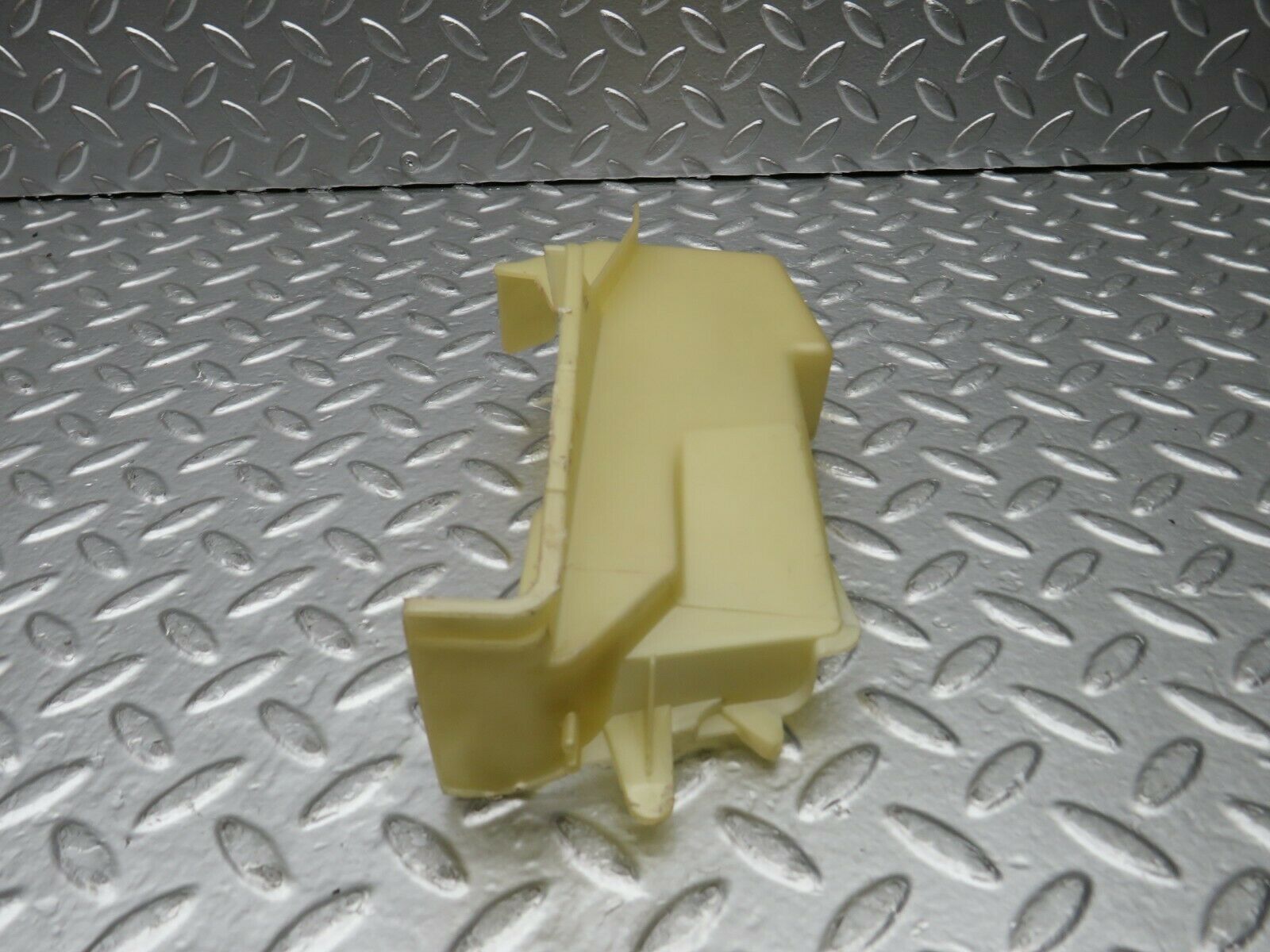 22450 Mercedes-Benz C124 E220 Left Door Lock Mechanism Cover 1247231908