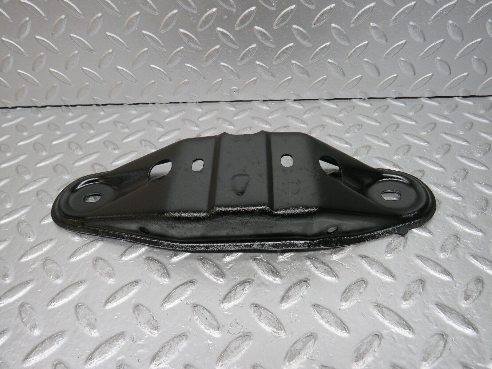 31672 Mercedes-Benz W201 190LE 1.8L Gearbox Mount Bracket