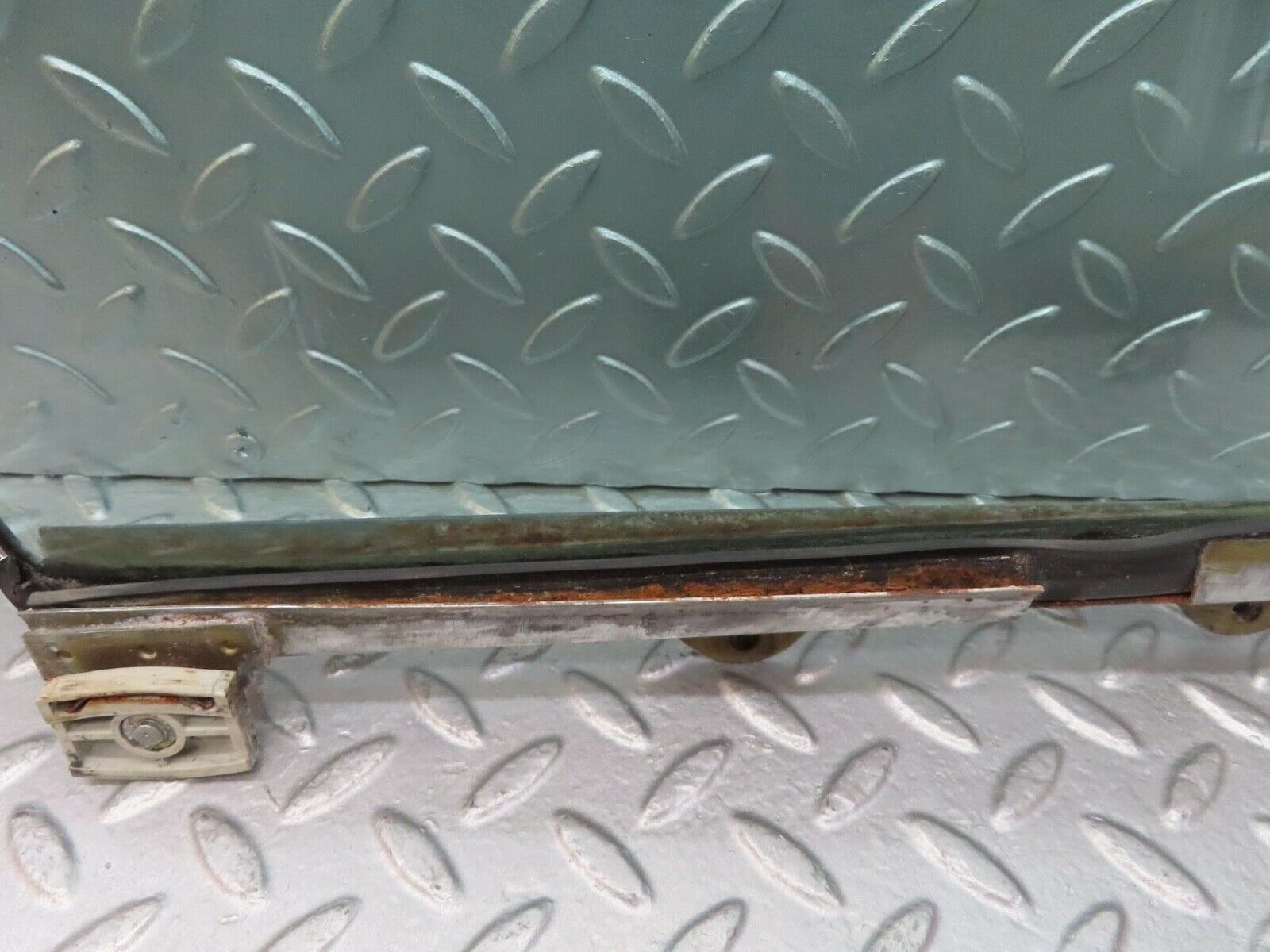 14121 Mercedes-Benz C107 280SLC Rear Right Quarter Window Glass