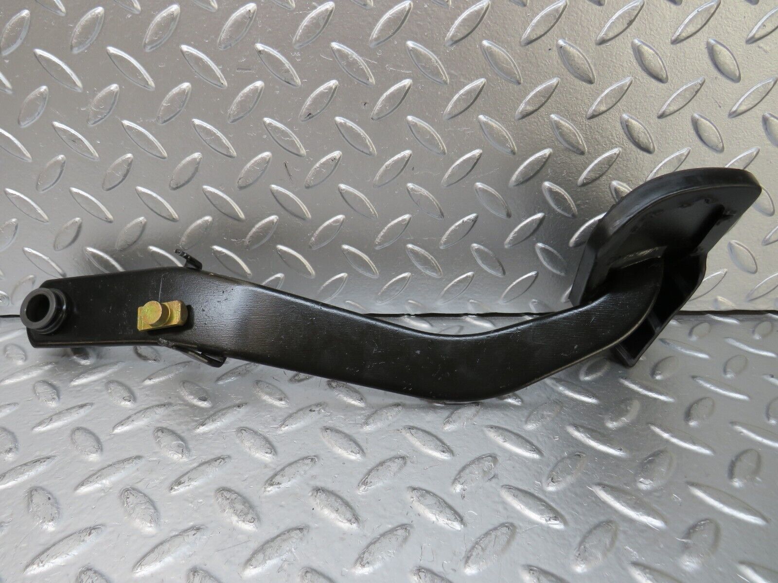 25762 Mercedes-Benz W124 280E Brake Pedal 1232910082