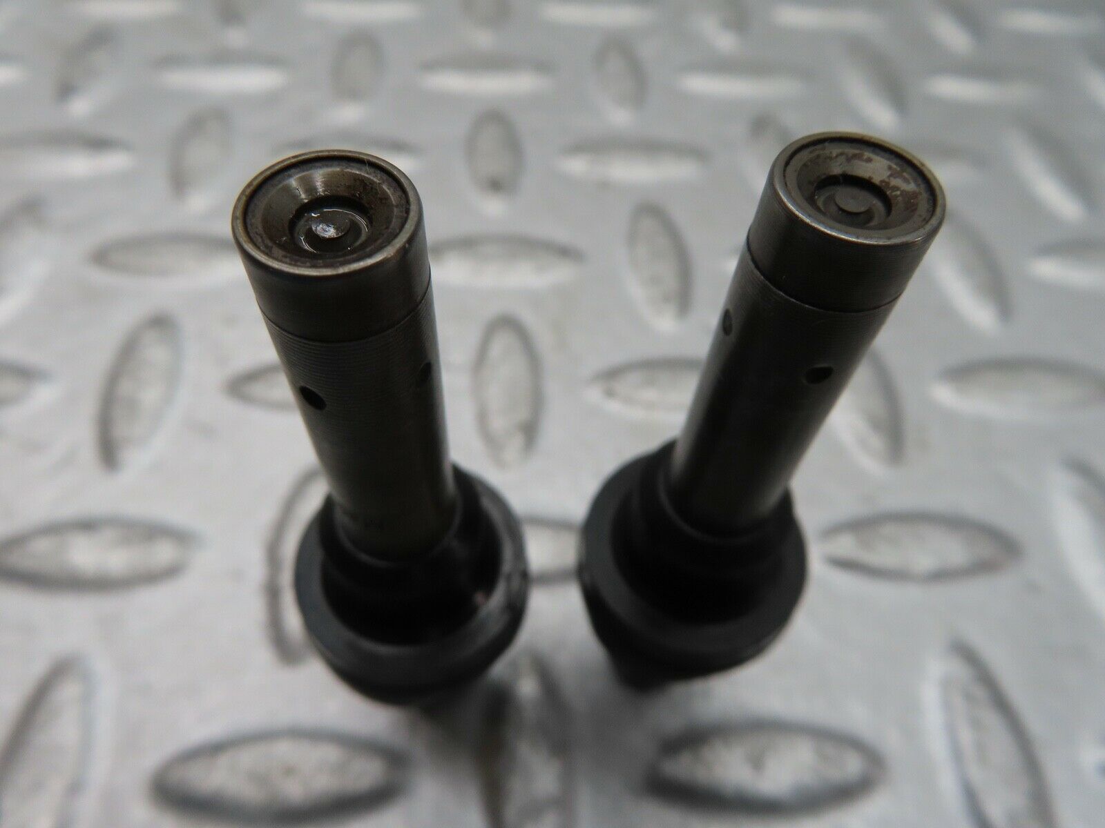 16950 Mercedes-Benz C123 280CE Coupe 2x Fuel Injectors Bosch 0437502010