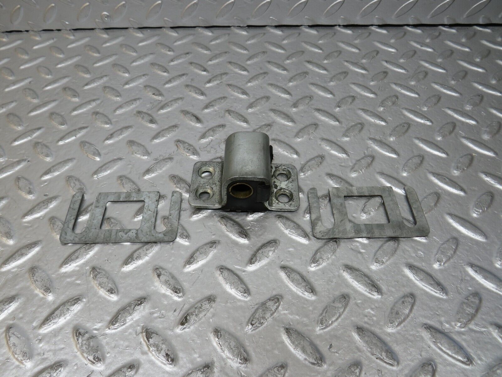 26805 Mercedes-Benz W123 240D Door Lock Latch Front Right Side