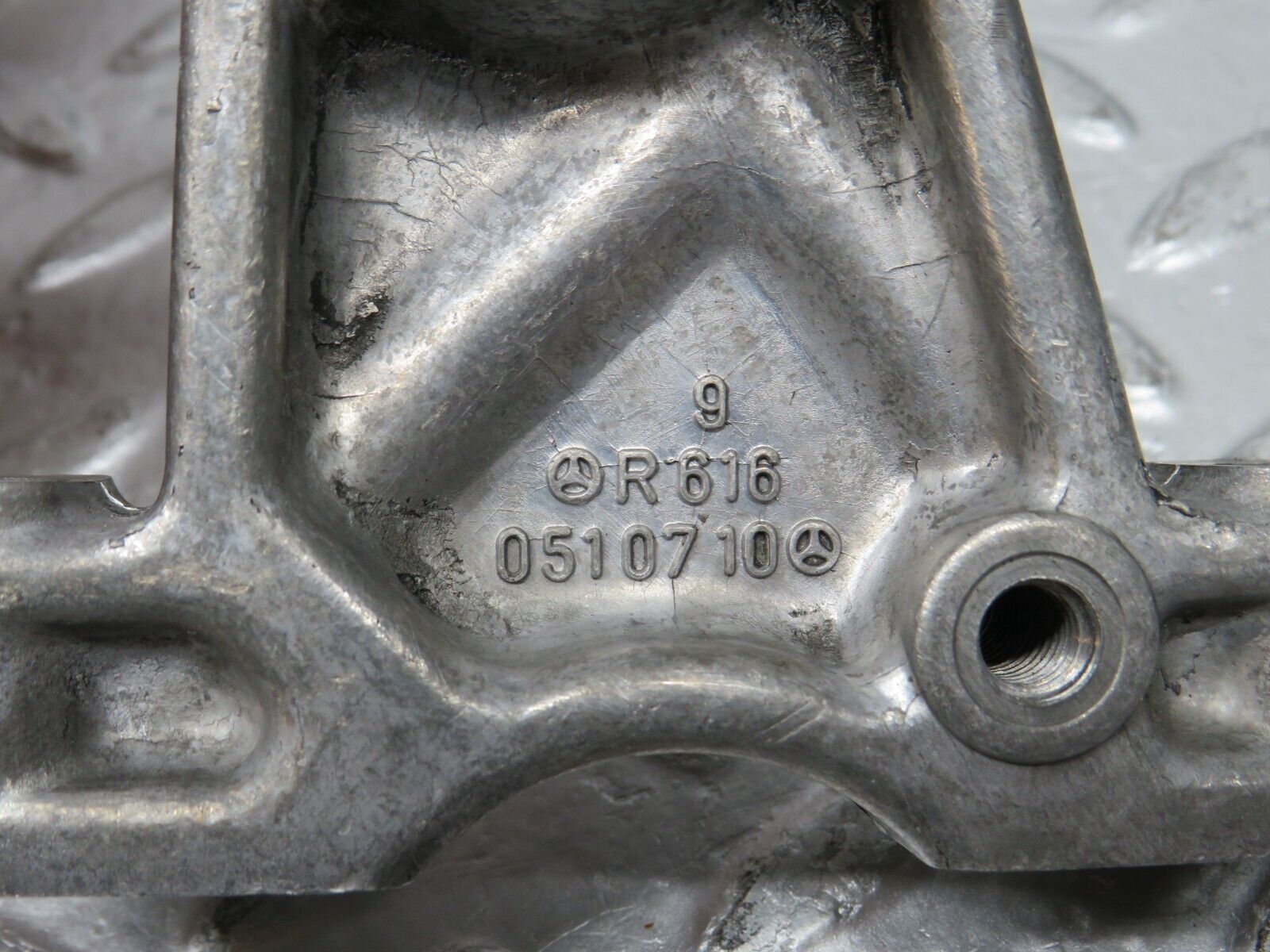 31064 Mercedes-Benz W123 200D Camshaft Tower Bearing Set 6160510612 6160510710