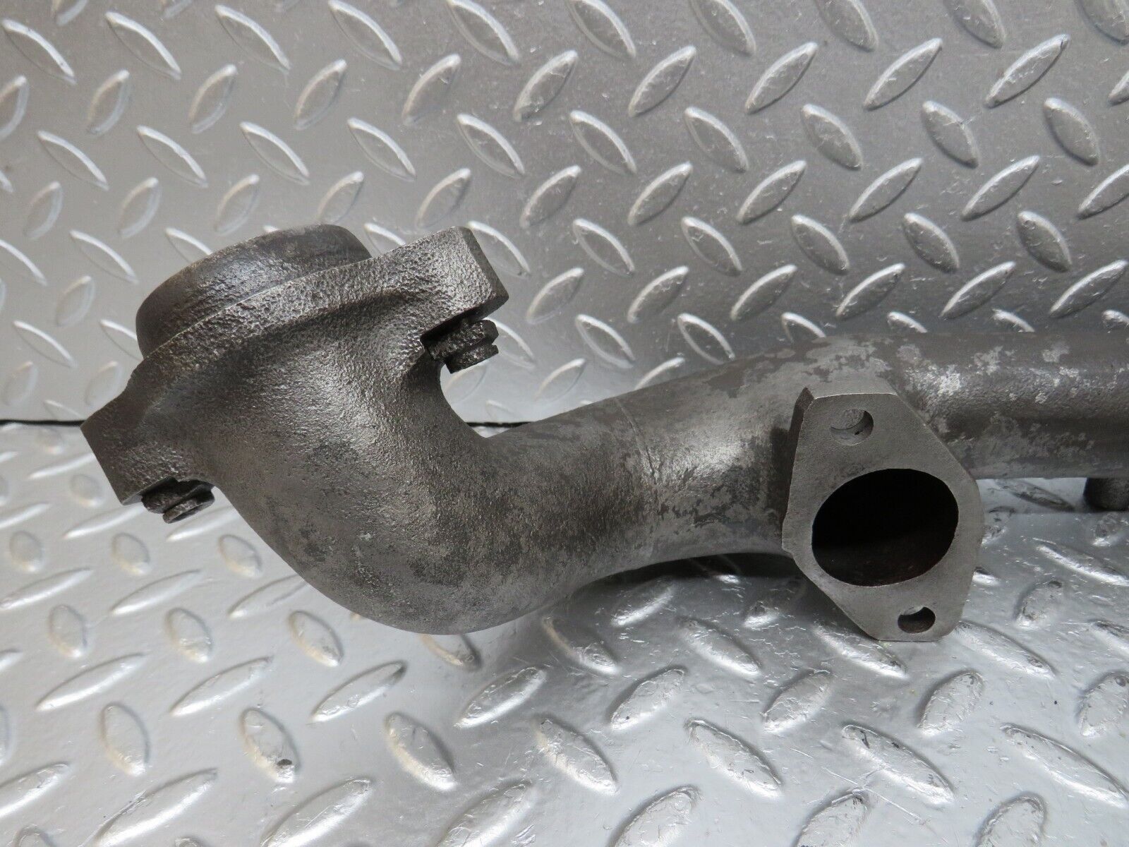 33123 Mercedes-Benz W126 380 V8 Exhaust Manifold Right 1161420602 1161420702