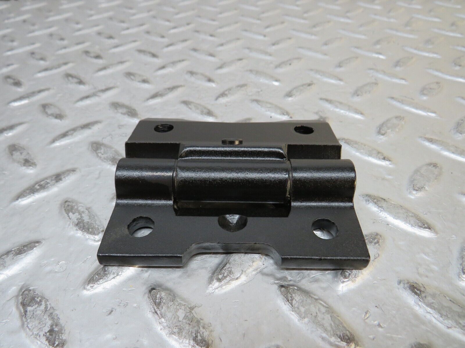 28786 Mercedes-Benz W123 230E Door Hinge 1237200037