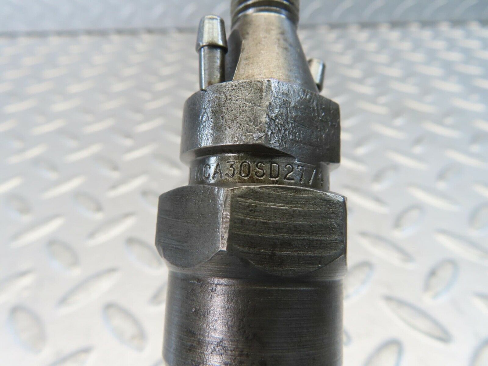 10982 Mercedes-Benz W115 220D Fuel Injector Bosch KCA30sd27/4