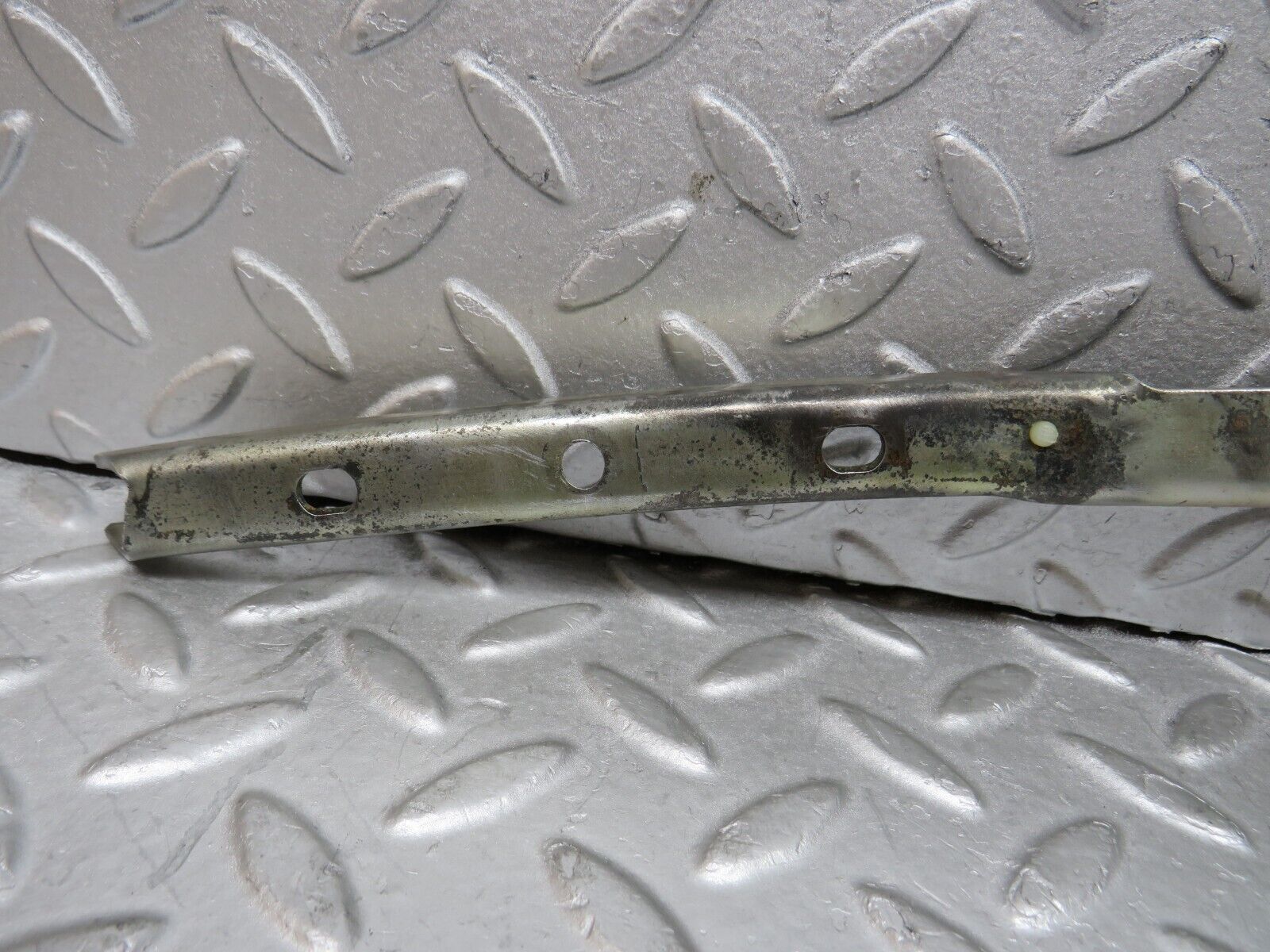 37802 Mercedes-Benz A124 320E Cabriolet Front Left Window Channel