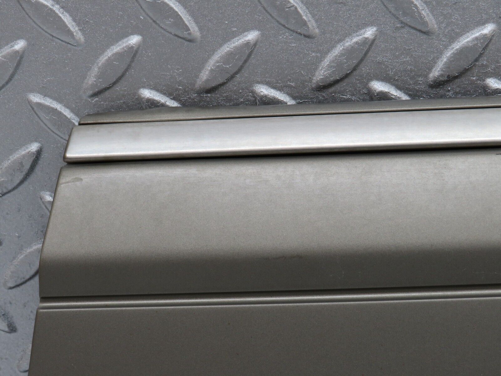 35967 Mercedes-Benz W126 420SE Front Right Fender Wing Moulding Trim 1266903640