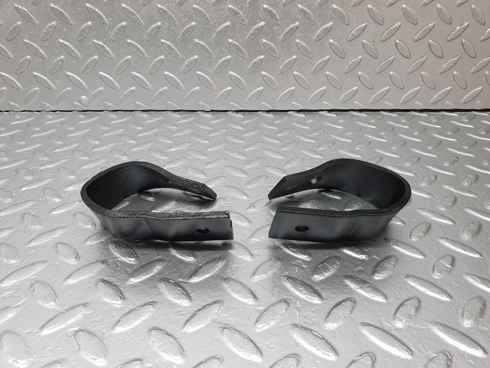 40837 Mercedes-Benz W123 300D Front Bumper Bracket