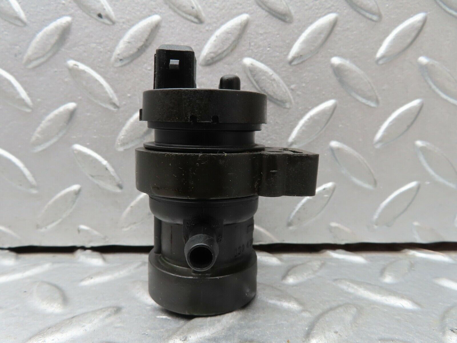 19447 Mercedes-Benz C140 CL420 Coupe Vacuum Valve 0004702093