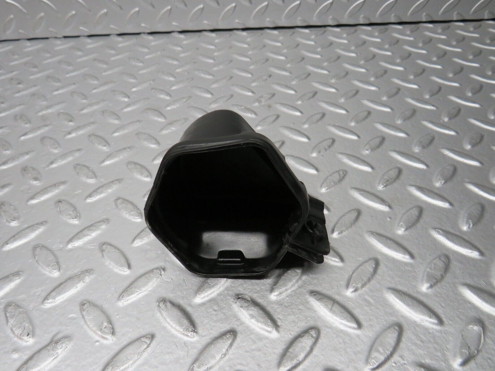 31625 Mercedes-Benz W201 190LE 1.8L Ignition Coil Cover Cap 0001582285