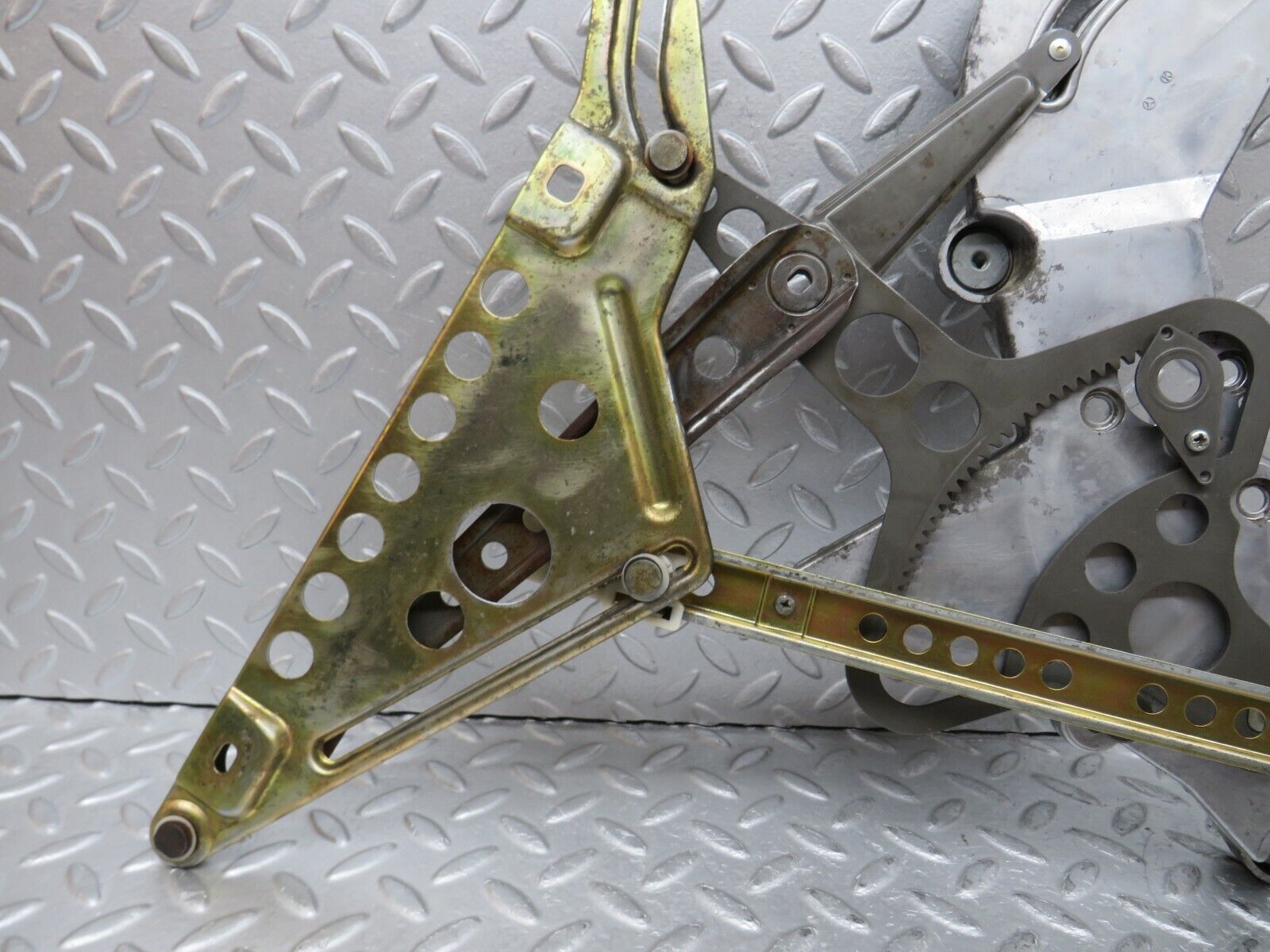 37123 Mercedes-Benz C126 420SEC Coupe Rear Left Window Regulator Mechanism