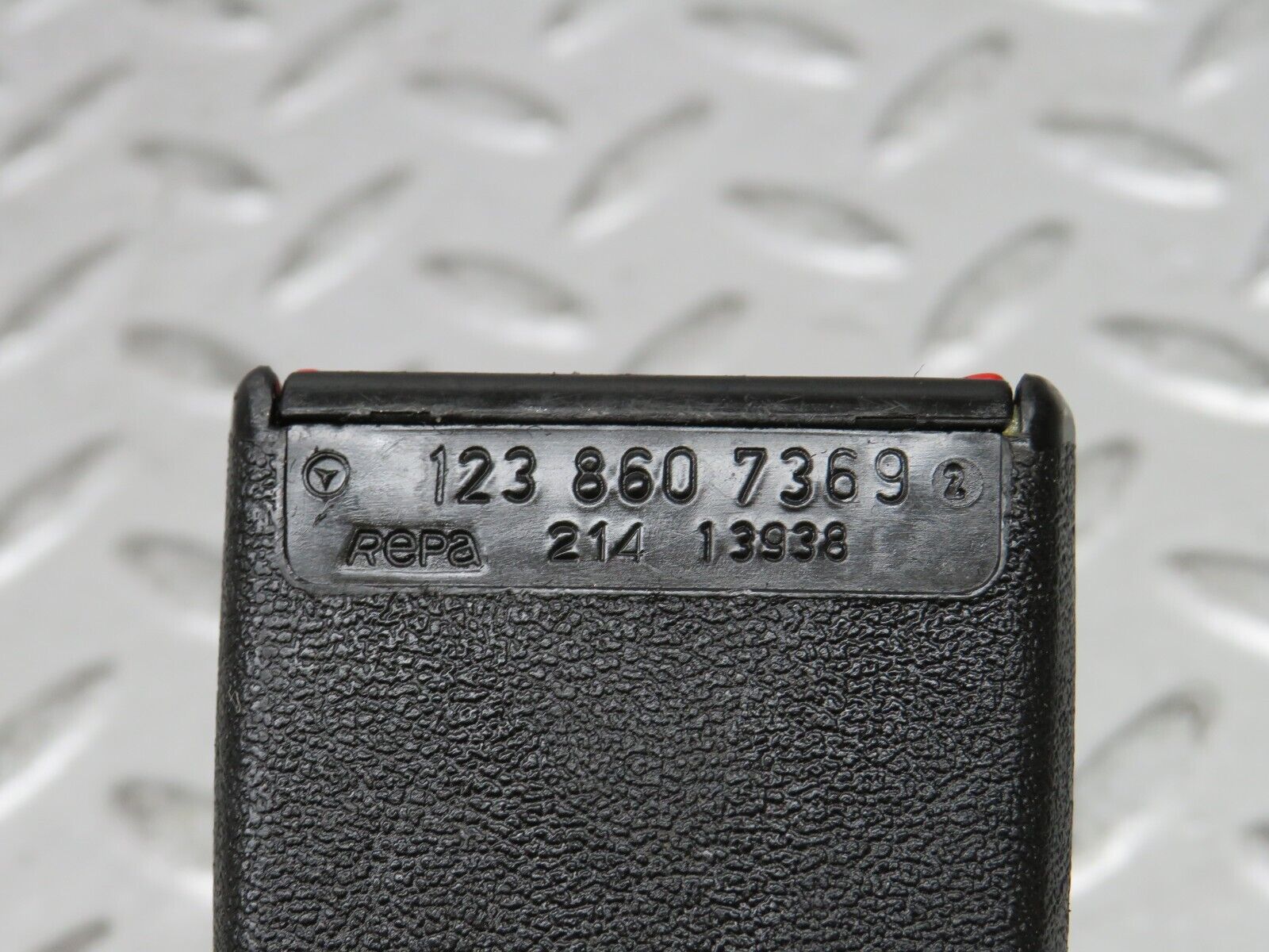 28636 Mercedes-Benz W123 280E Seat Belt Buckle Rear 1238607369