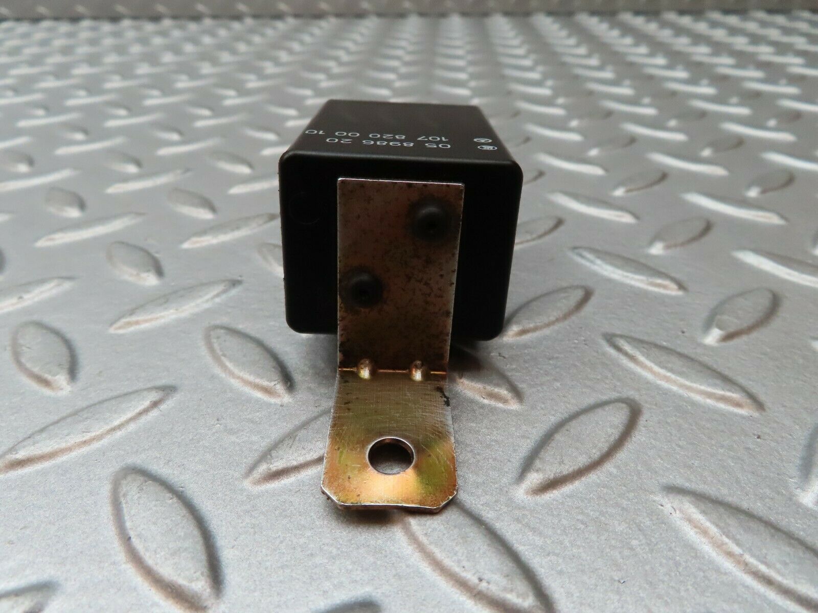 4352 Mercedes-Benz W123 230E Rear Heated Window Relay 1078200010