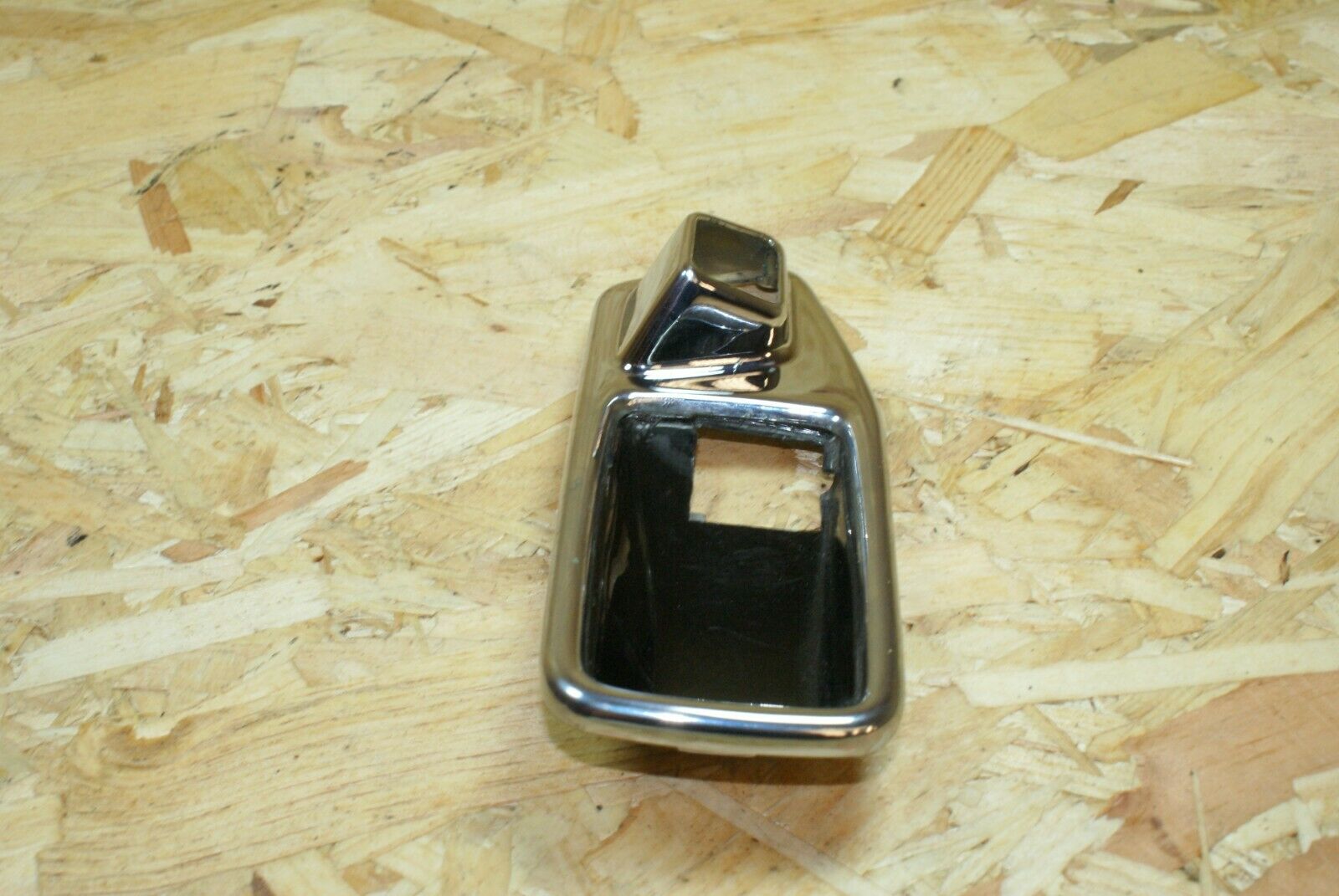 2256 Mercedes-Benz W123 280E Chrome Door Handle Surround Rear Right 1167660211