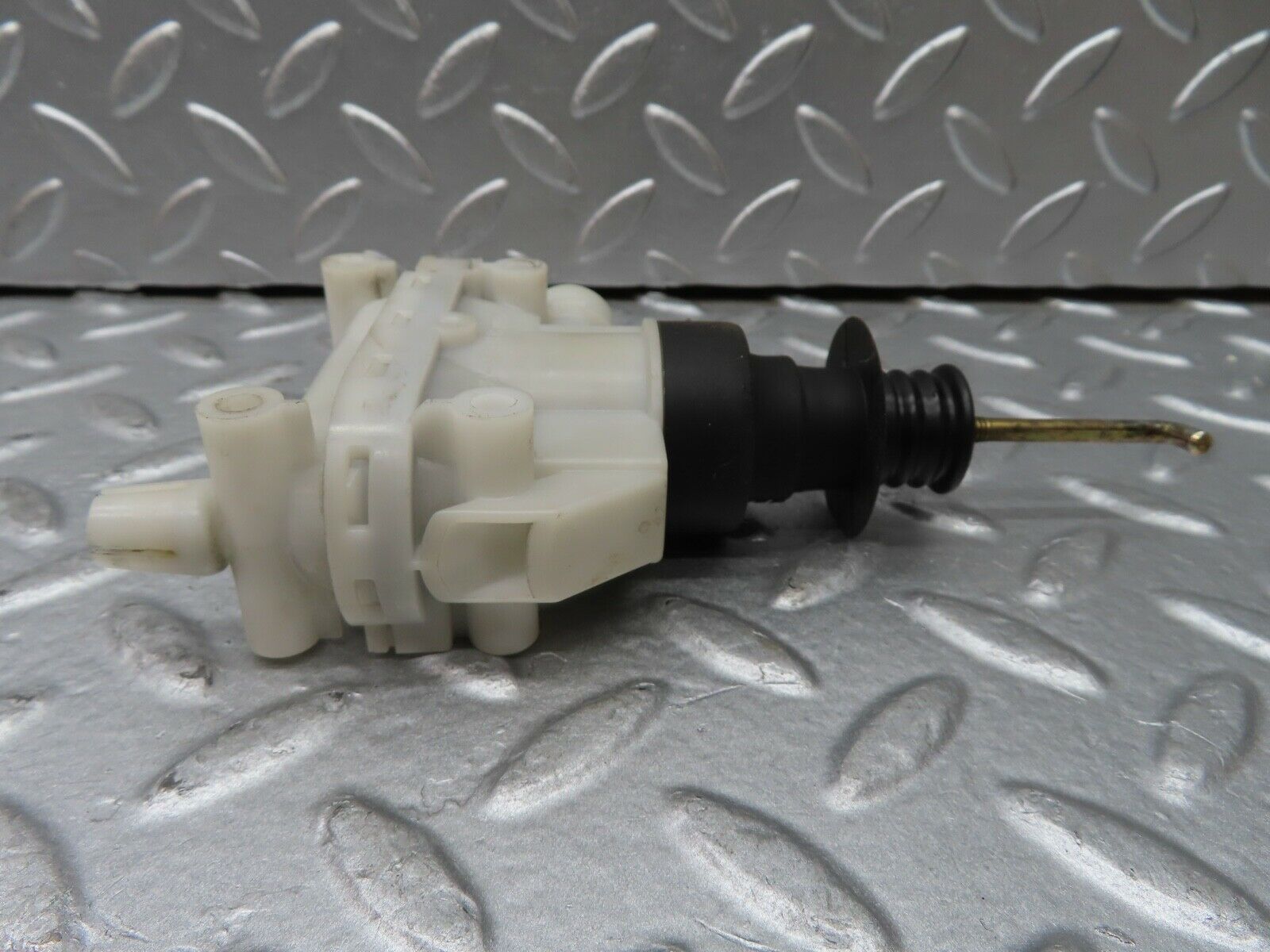 20178 Mercedes-Benz R129 300SL Coupe Right Door Lock Vacuum Actuator