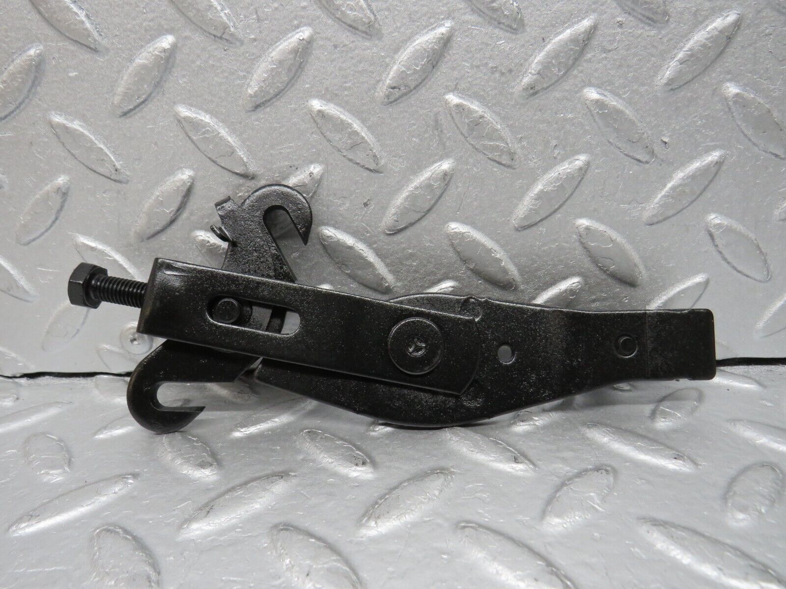 38058 Mercedes-Benz A124 320E Handbrake Adjusting Handbrake Regulator