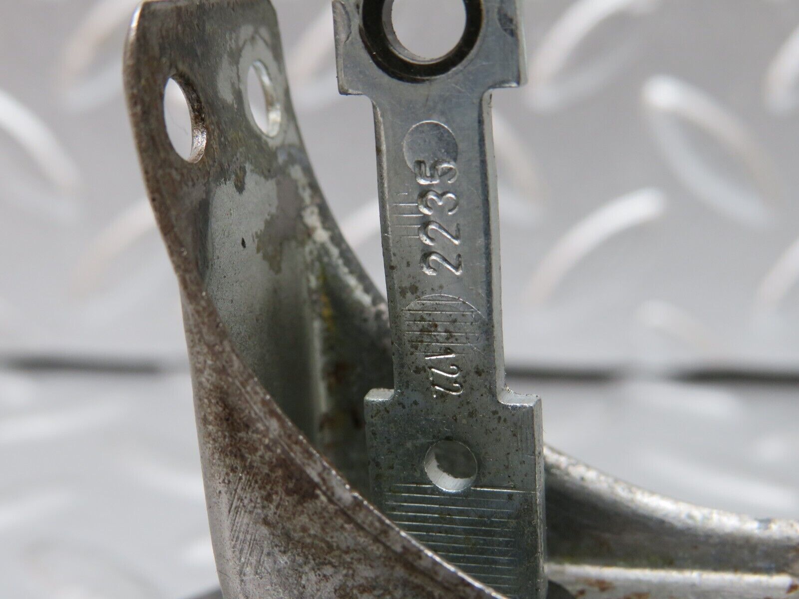 25491 Mercedes-Benz W123 200 Ignition Distributor Vacuum Control Valve