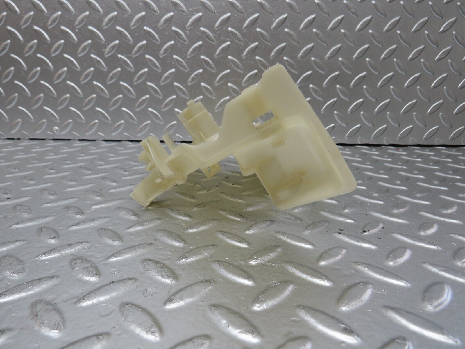 24998 Mercedes-Benz W140 S320 Door Lock Mechanism Cover 1407230108