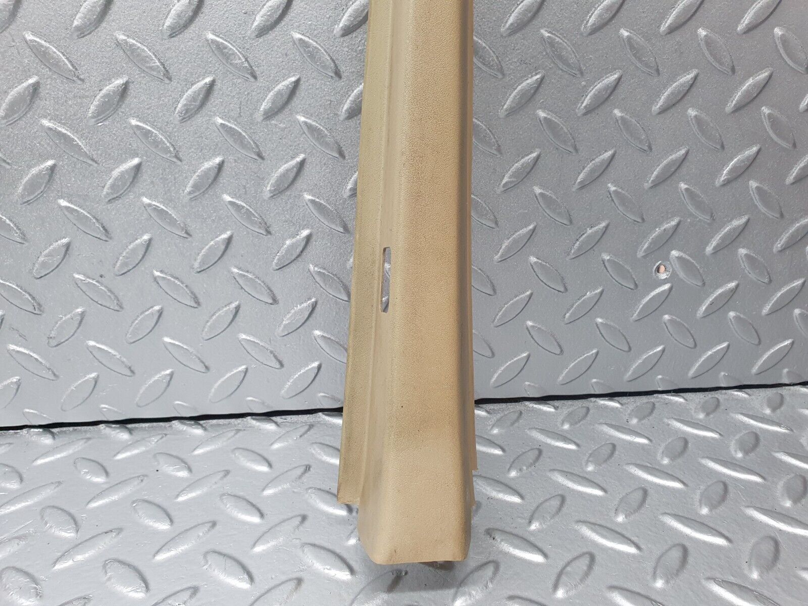 40978 Mercedes-Benz W126 300SE Front Right Door Window Frame Cover 1267250471