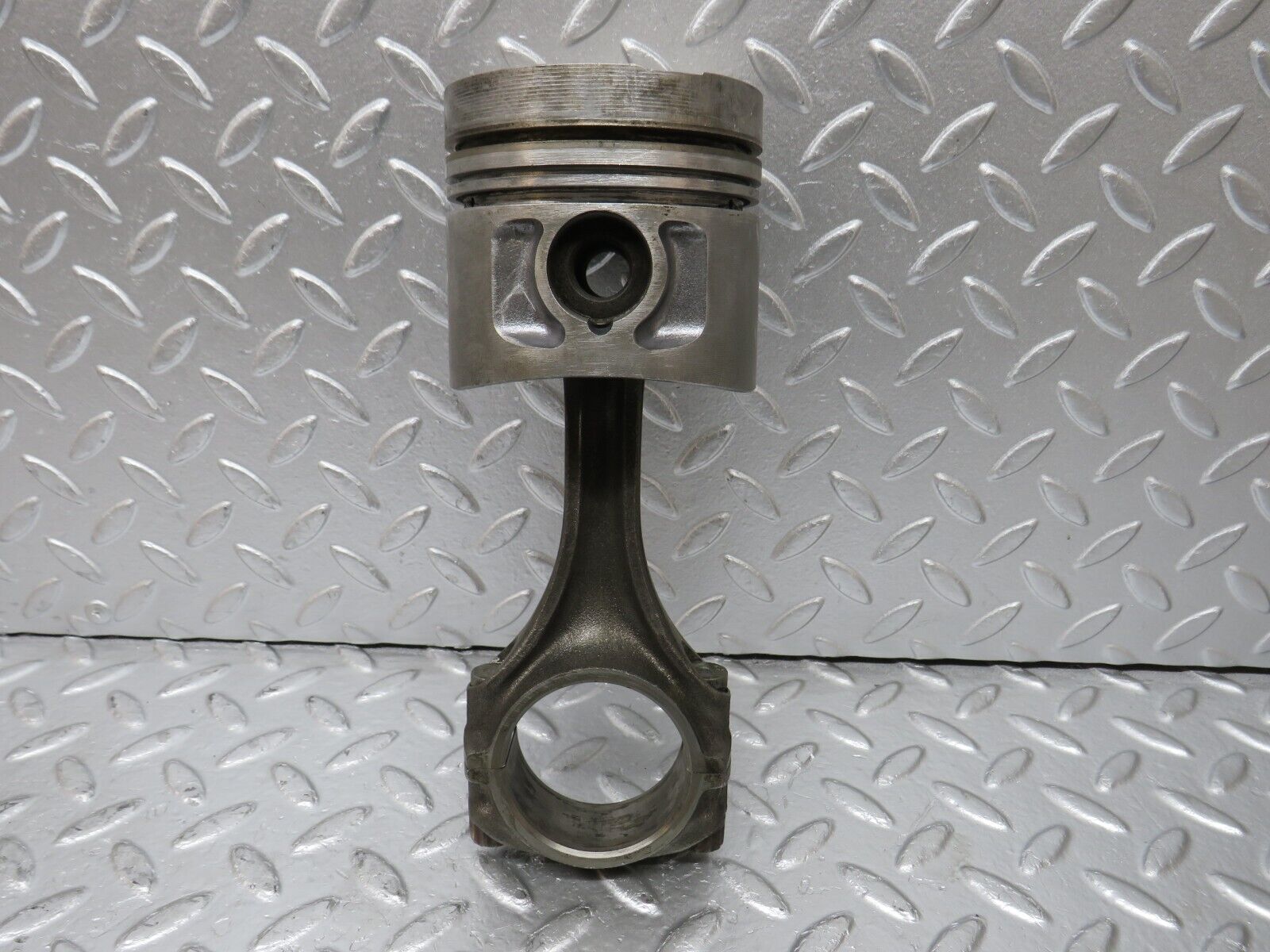 32934 Mercedes-Benz W123 300D Piston With Connecting Rod 90.875 mm 61502