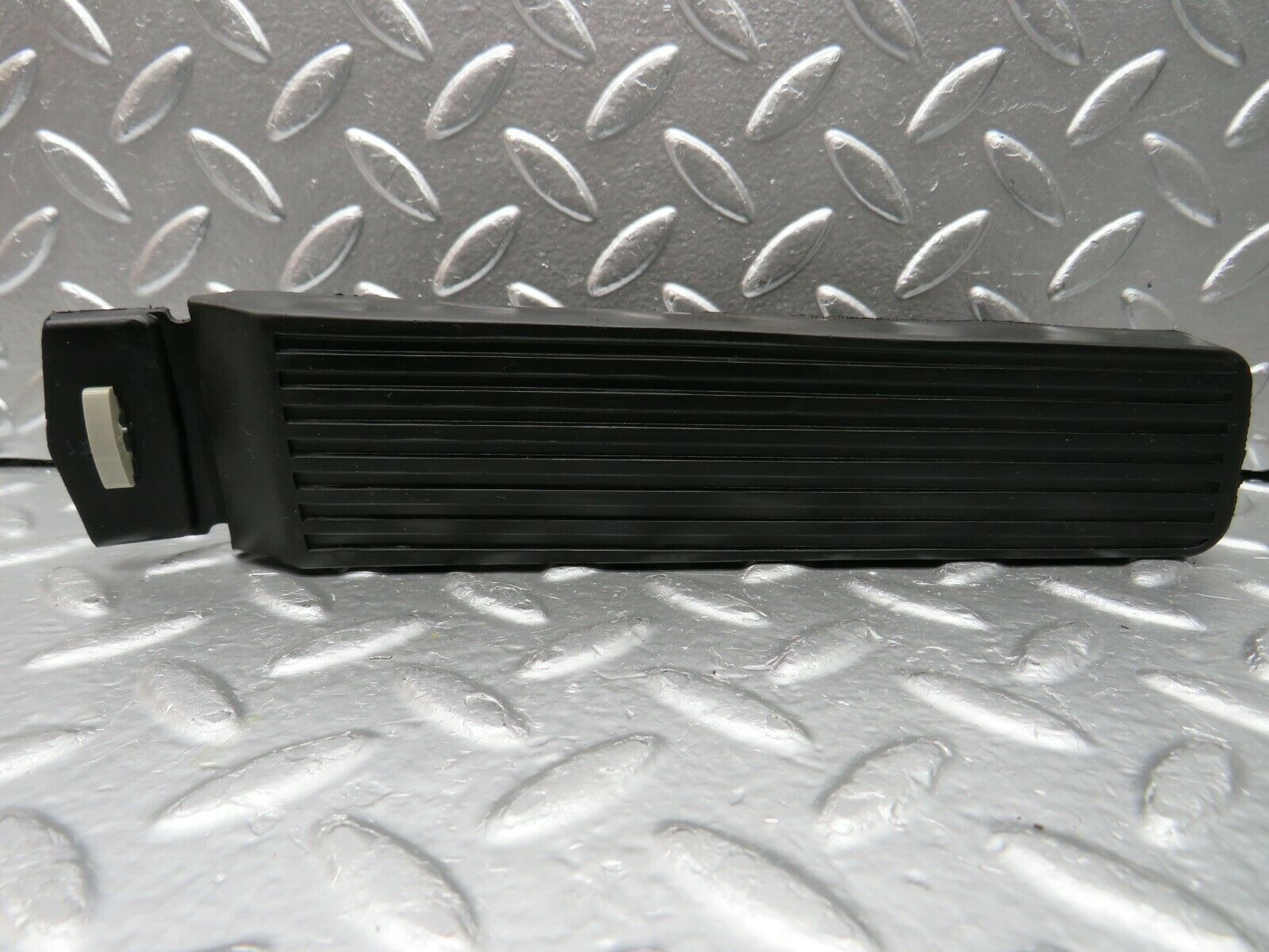 22368 Mercedes-Benz C124 E220 Coupe Accelerator Pedal With Rubber 1263000504