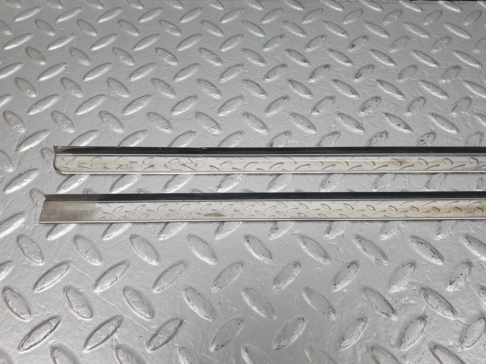 41058 Mercedes-Benz W126 300SE Sunroof Chrome Trim Set