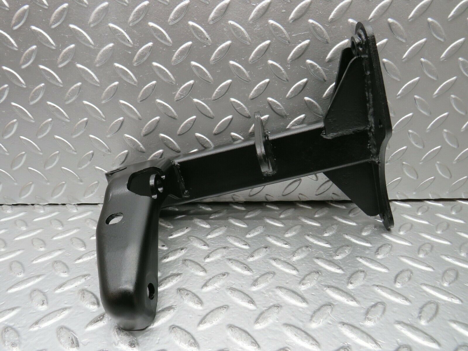 22875 Mercedes-Benz C107 450SLC Coupe Air Condition Compressor Bracket