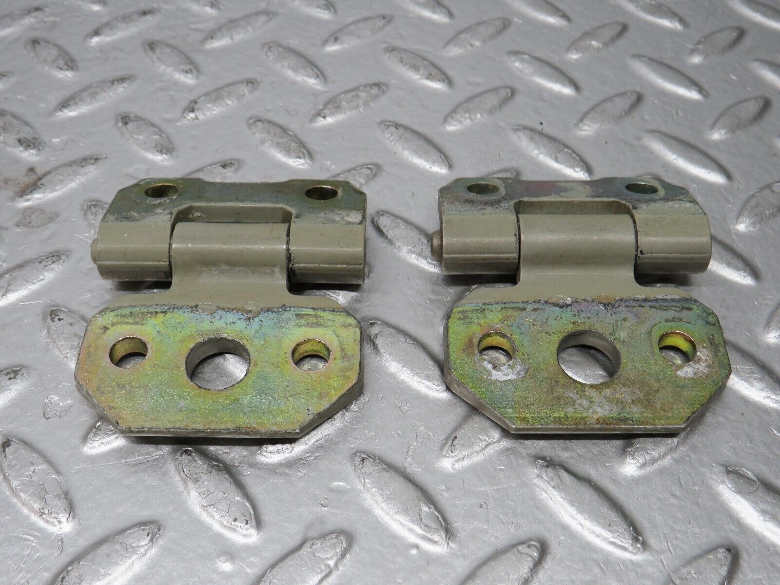 33971 Mercedes-Benz W201 190E 2.0L Left Door Hinge Pair