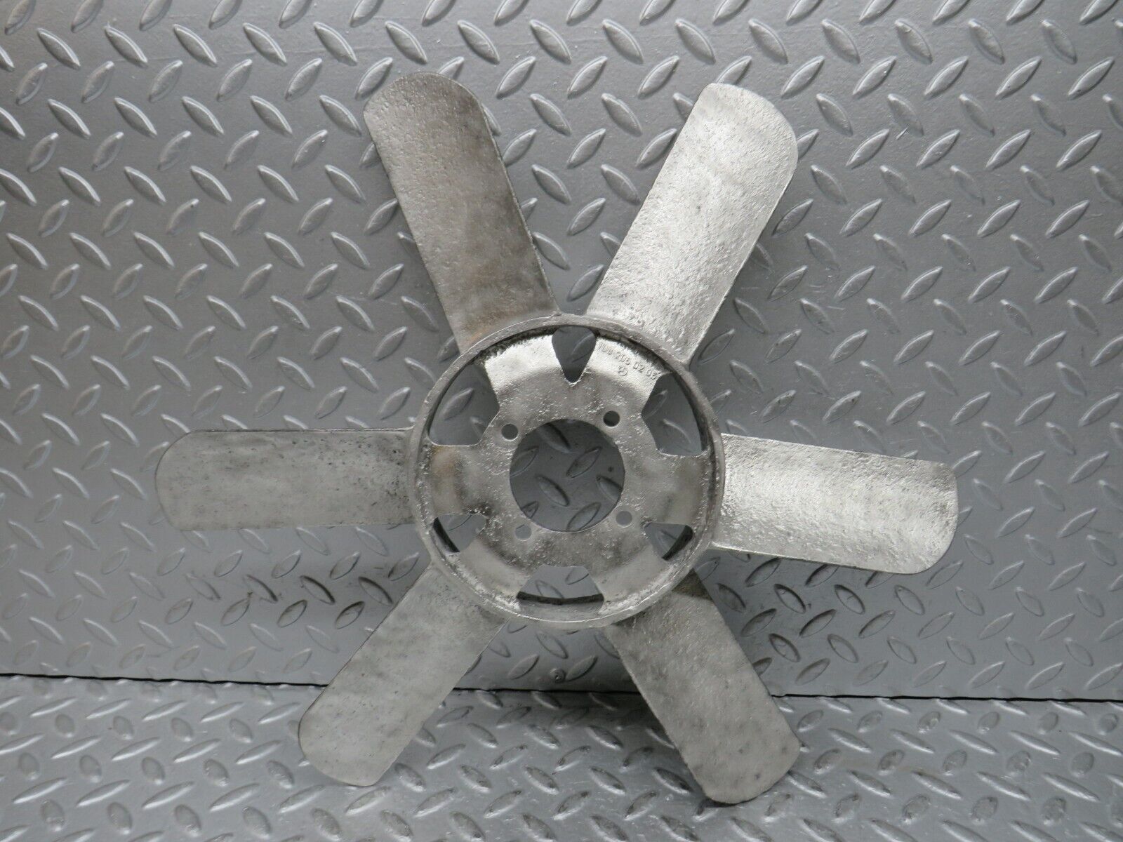 37640 Mercedes-Benz W109 300SEL Engine Cooling Fan 1082050206