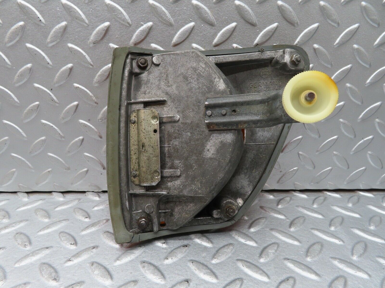 17589 Mercedes-Benz W116 450SEL Front Right Indicator Bosch 1305233002