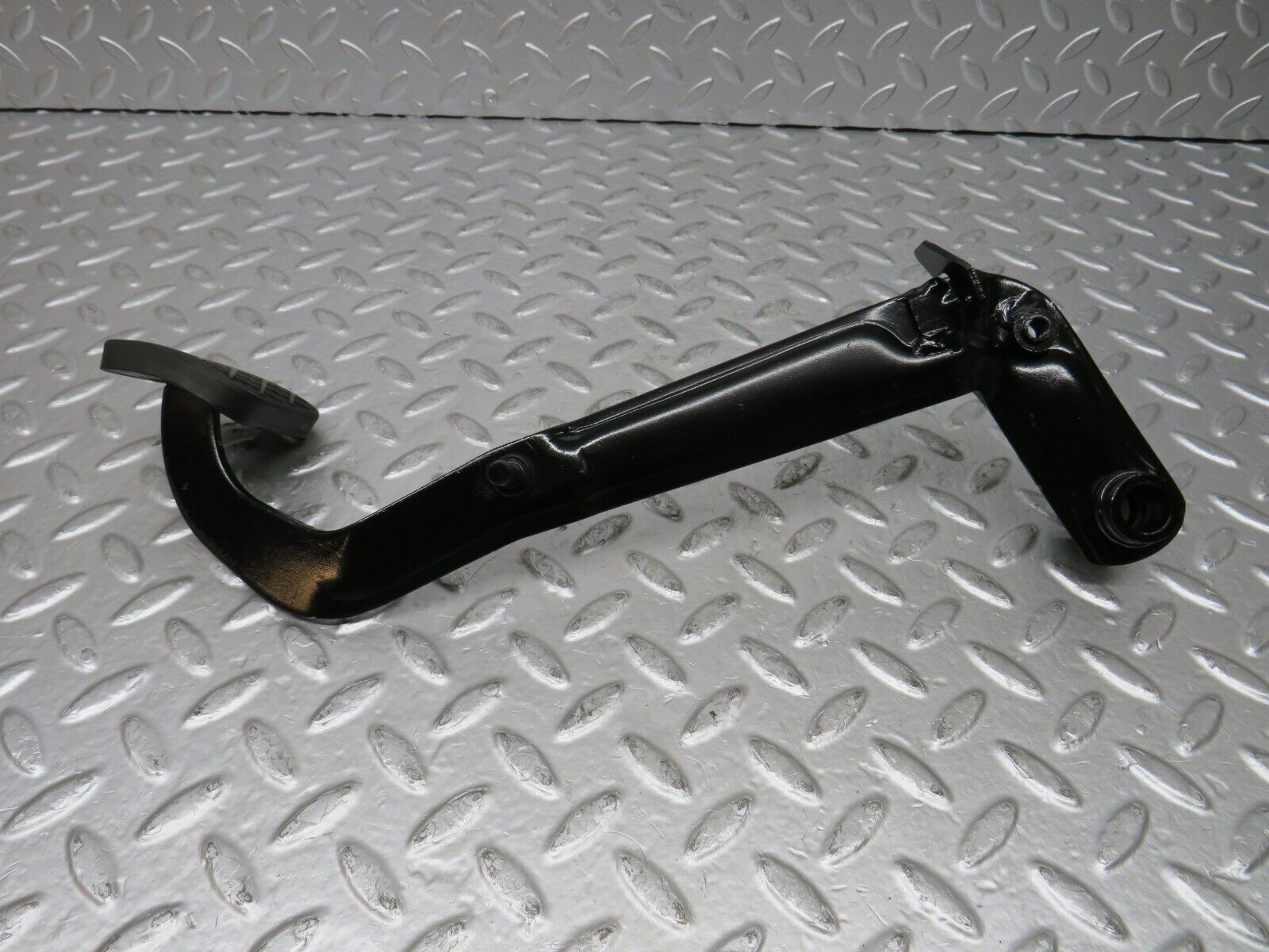 26835 Mercedes-Benz W123 240D Brake Pedal With Rubber 1102910182