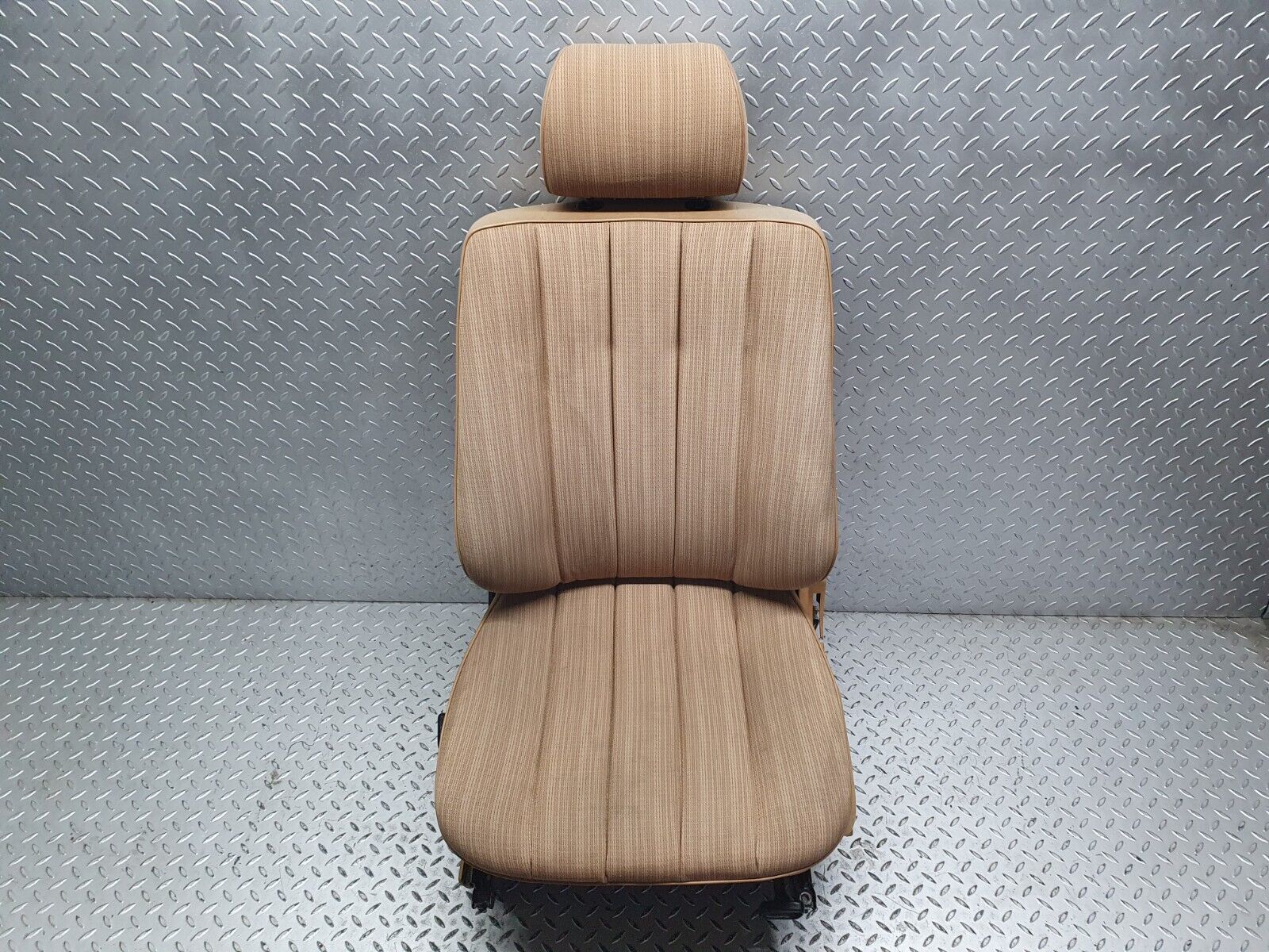 41374 Mercedes-Benz W124 200E Front Right Driver Side Seat Palomino 1249101050