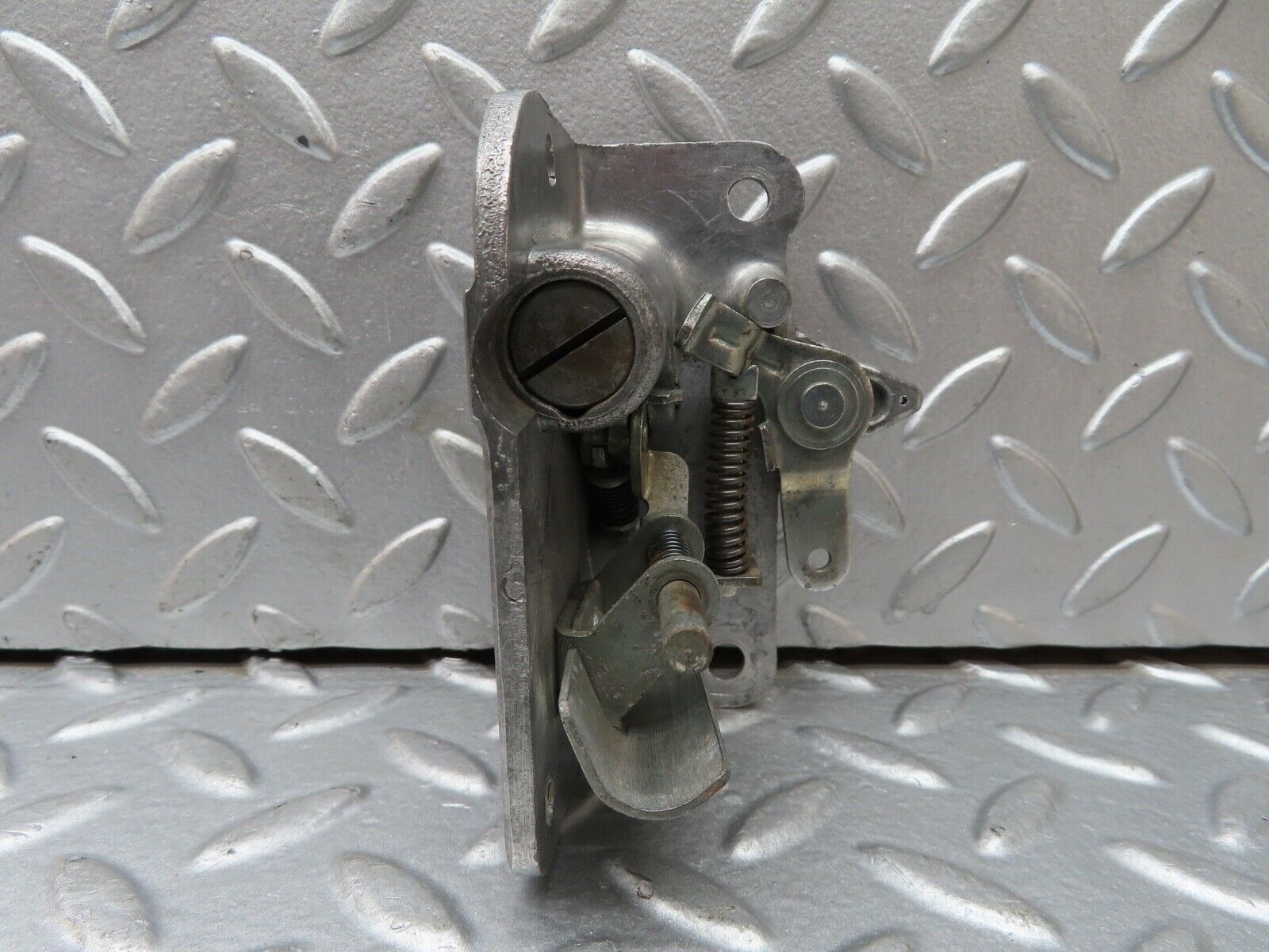 18626 Mercedes-Benz W120 W121 Ponton Right Door Lock Mechanism