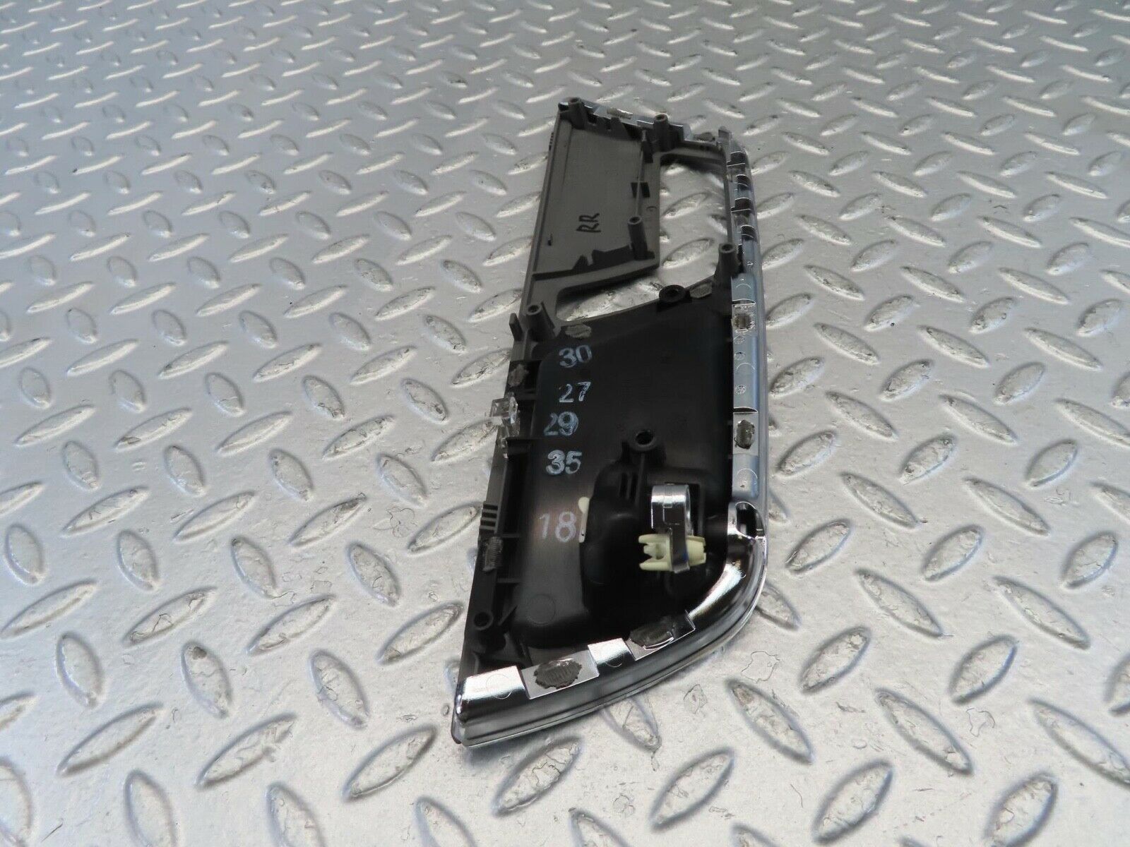 11106 Mercedes-Benz W221 S320 Rear Right Door Handle 2217304648