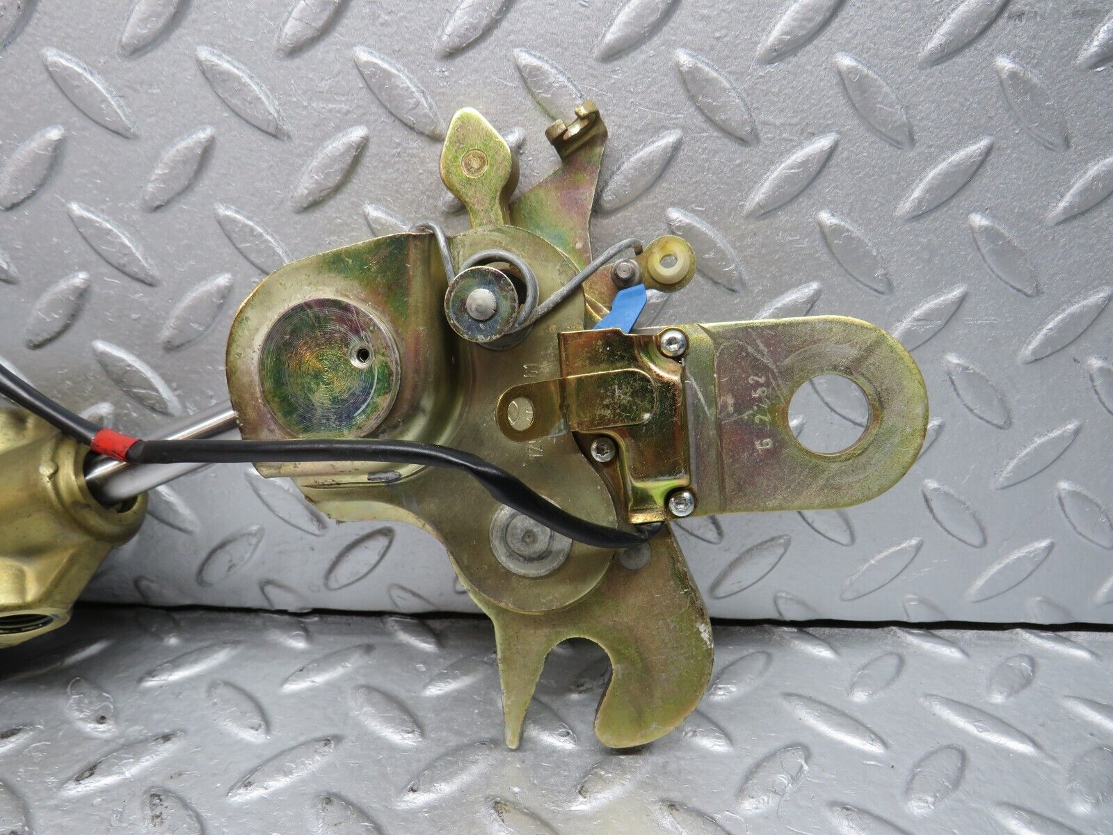 36845 Mercedes-Benz R129 300SL-24 Front Left Seat Recline Mechanism 1299100161