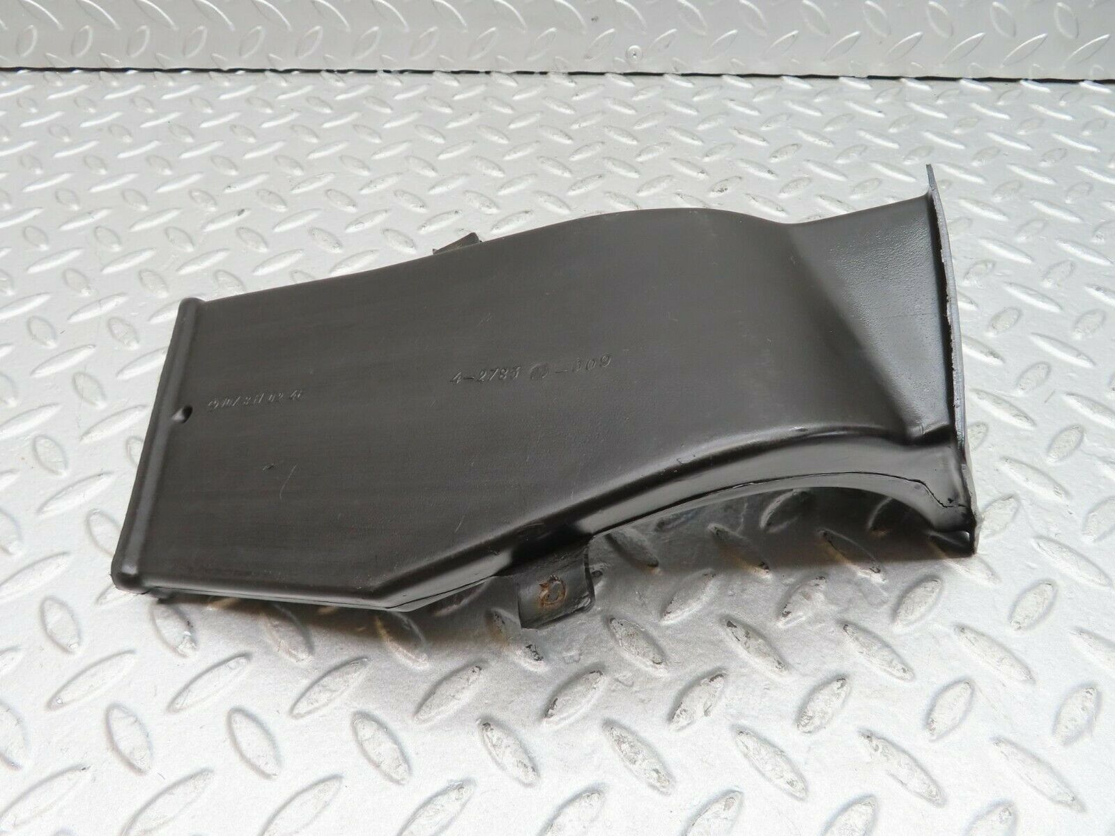 16592 Mercedes-Benz C107 380SLC Floor Ventilation Duct Right 1078310246