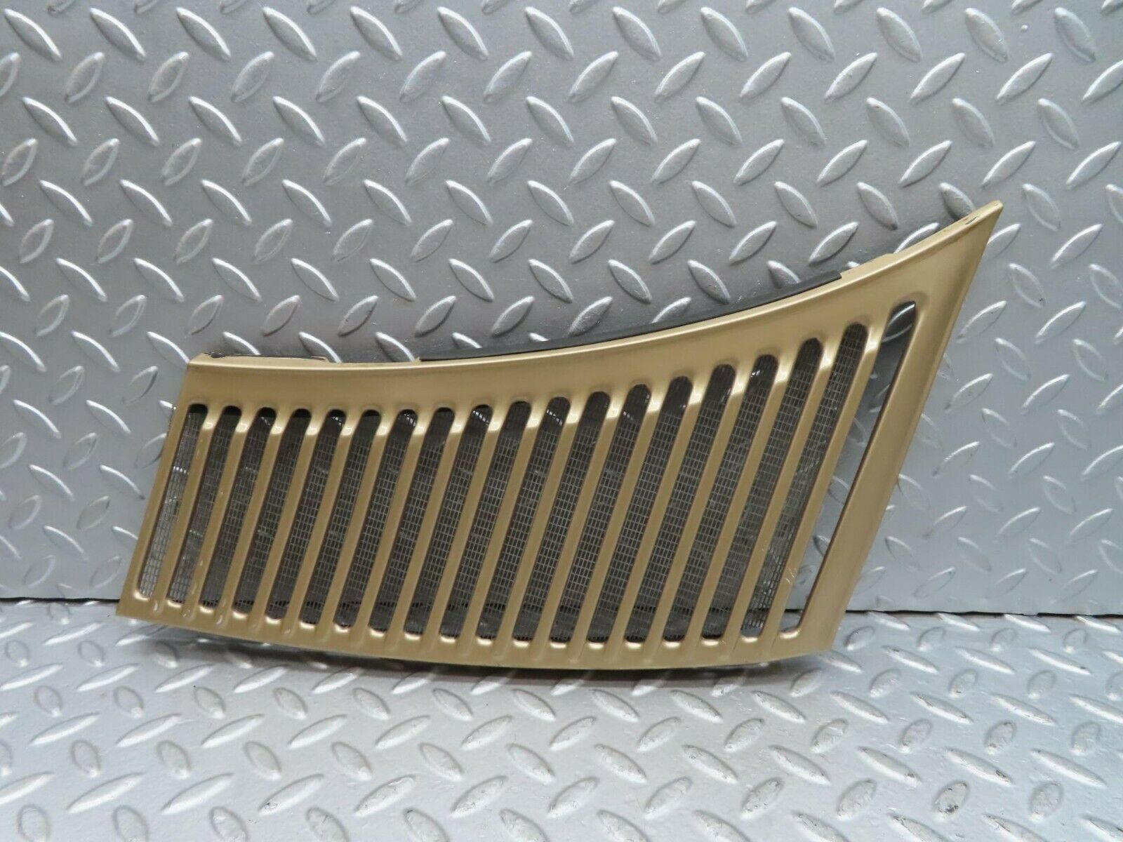 16584 Mercedes-Benz C107 380SLC Air Intake Grill Left Side