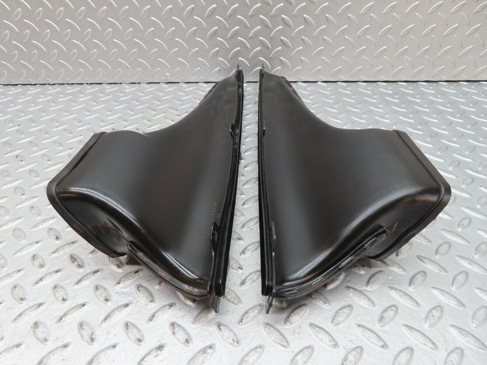 17619 Mercedes-Benz W116 450SEL Dashboard Air Vent Duct Pair 1168300319