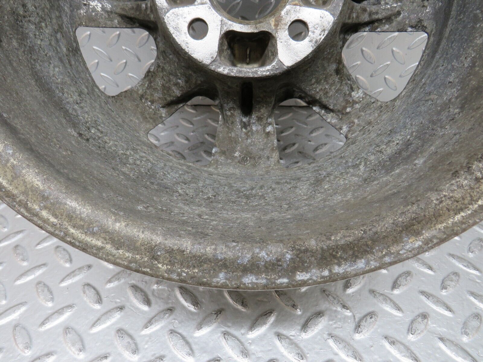 30198 Porsche 924 Alloy Wheel 6Jx14H2 477601031