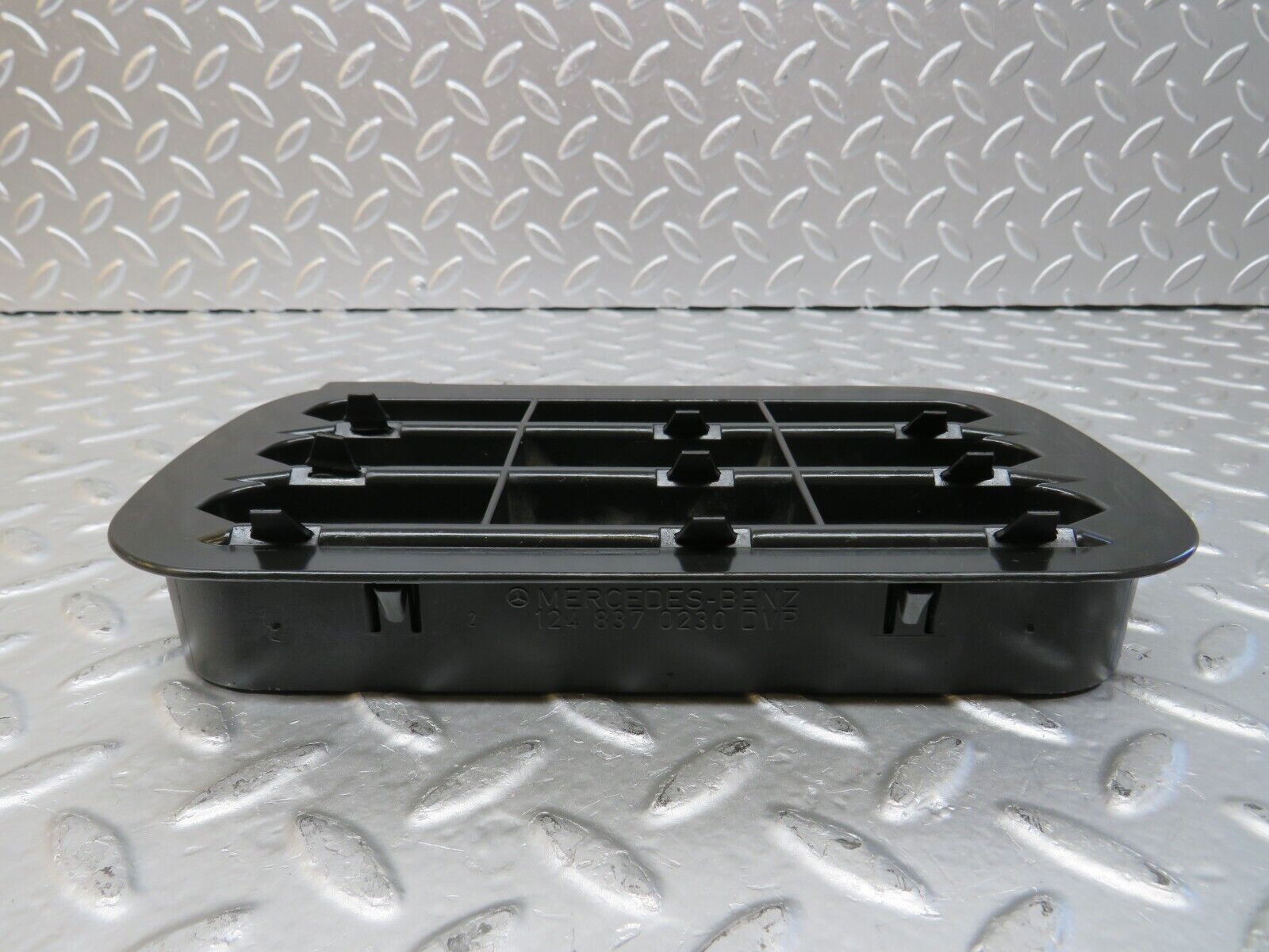 25727 Mercedes-Benz W124 280E Rear Air Intake Vent Right 1248370230