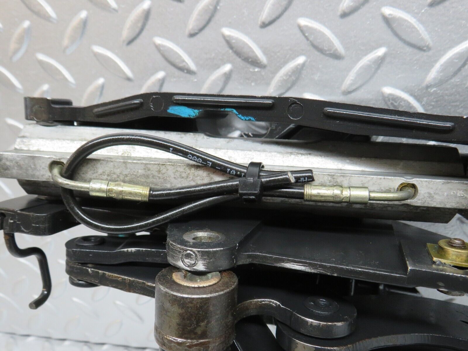 33200 Mercedes-Benz R170 Hardtop Rear Right Folding Hinge Mechanism 100348000