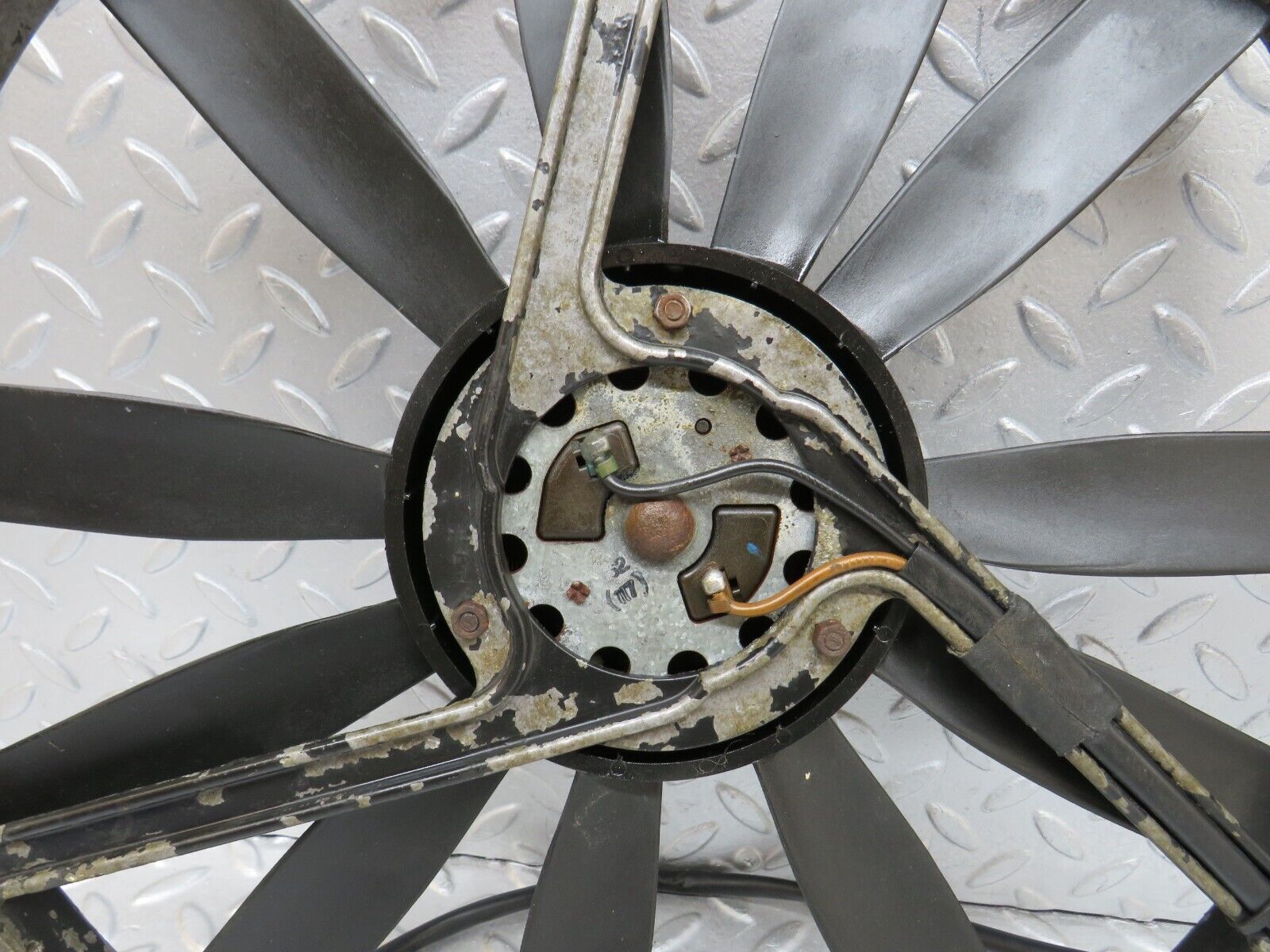 37152 Mercedes-Benz C126 420SEC Coupe Radiator Cooling Fan